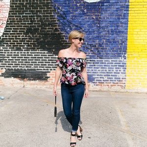 ✨ HOST PICK✨  Floral Off Shoulder Crop Top